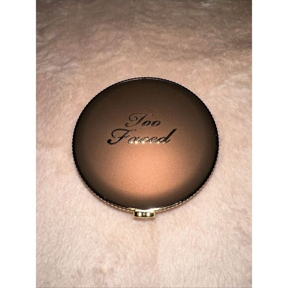 Too Faced Dark Chocolate Soleil Long Wear Matte Bronzer 8g/0.28oz - Picture 2 of 3